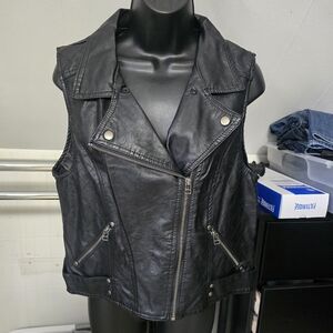 Hot Topic- vegan leather biker style vest- black- size X-Large